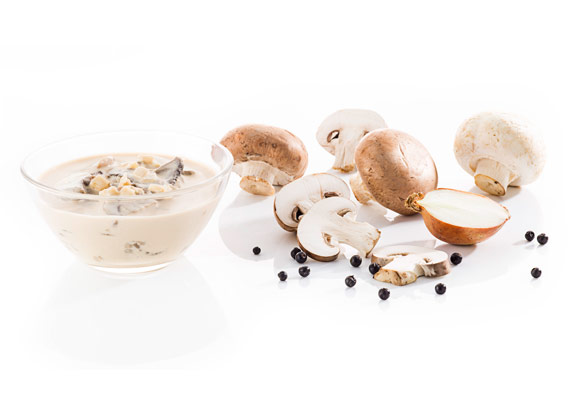 Frische Zutaten für frische Convenience Produkte: Pilze, Zwiebeln und Pfefferkörner